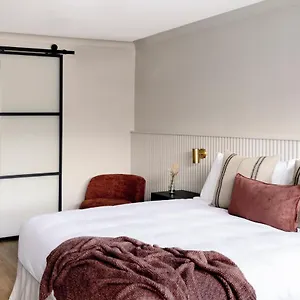https://motel-caloundra.queenslandhotels.net